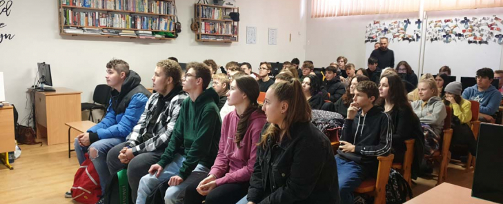 Beseda s ambasádorkou Jennifer Casto