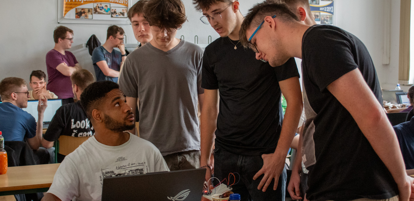 „Dva týždne v srdci Durínska: Ako sme postavili vlastnú meteorologickú stanicu“ (2)